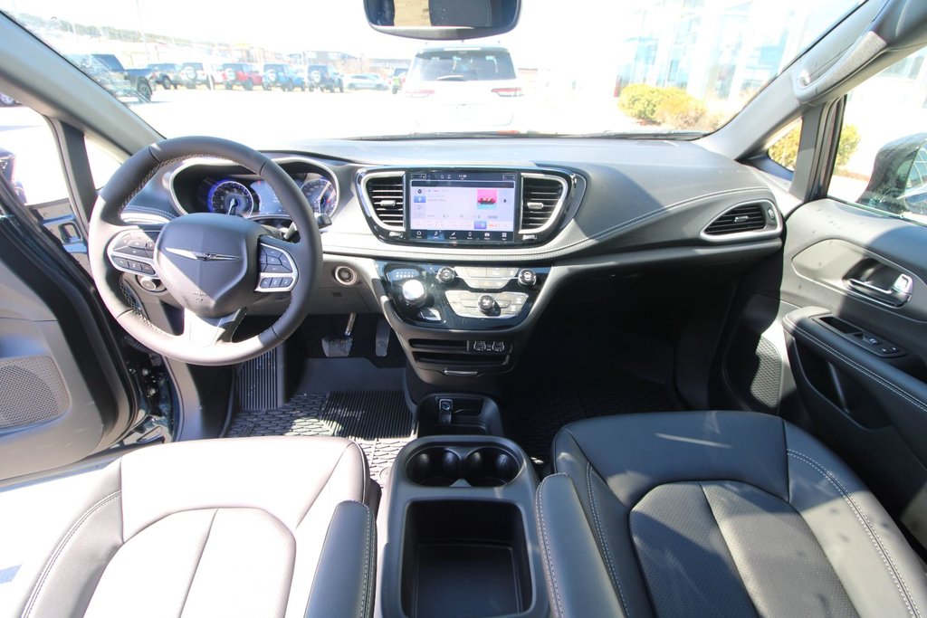 2025 Chrysler Pacifica SELECT AWD in St. John's, Newfoundland and Labrador - 11 - w1024h768px