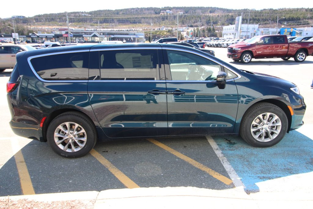 2025 Chrysler Pacifica SELECT AWD in St. John's, Newfoundland and Labrador - 4 - w1024h768px