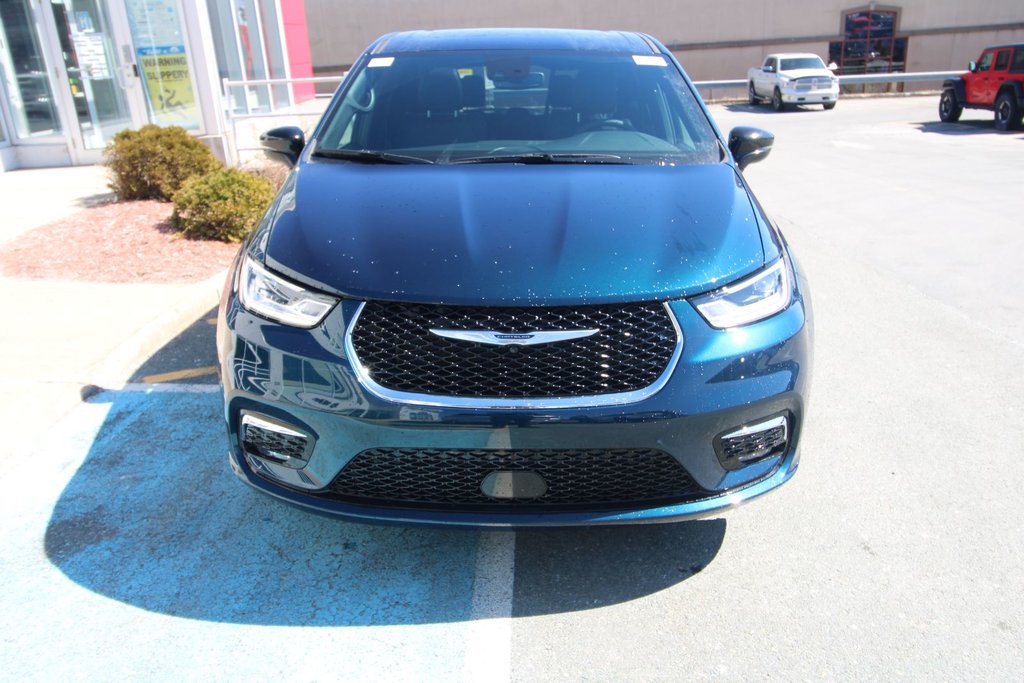 2025 Chrysler Pacifica SELECT AWD in St. John's, Newfoundland and Labrador - 5 - w1024h768px