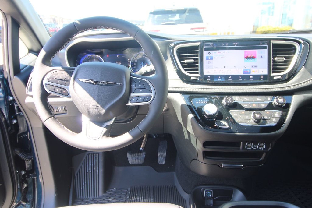 2025 Chrysler Pacifica SELECT AWD in St. John's, Newfoundland and Labrador - 12 - w1024h768px