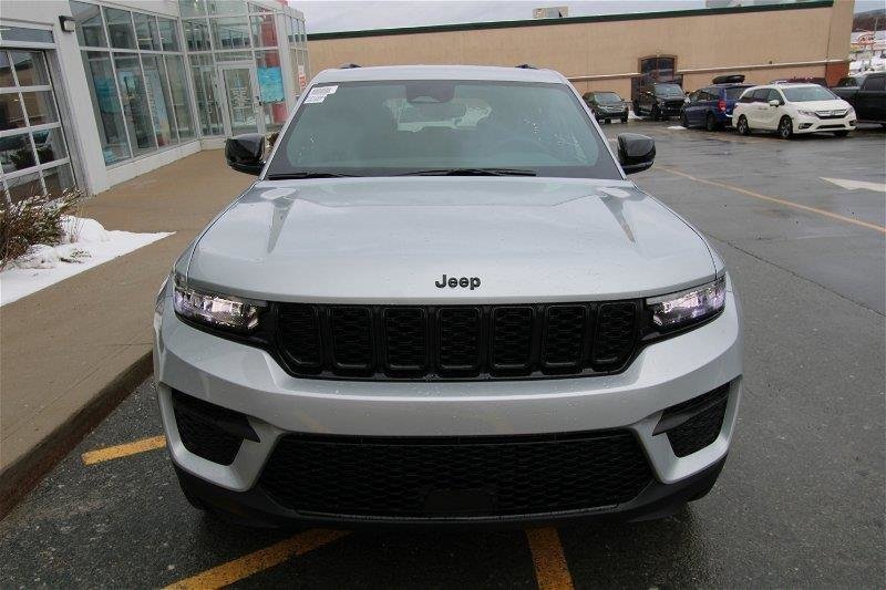 2024  Grand Cherokee ALTITUDE in St. John's, Newfoundland and Labrador - 4 - w1024h768px