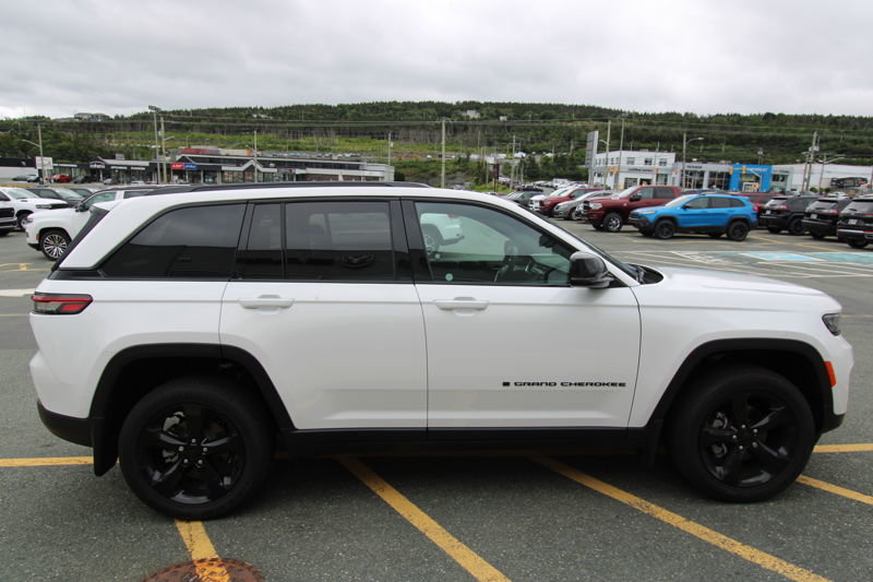 2024  Grand Cherokee ALTITUDE in Newfoundland and Labrador, Newfoundland and Labrador - 4 - w1024h768px