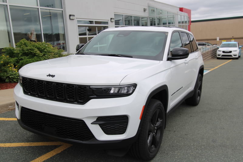 2024  Grand Cherokee ALTITUDE in Newfoundland and Labrador, Newfoundland and Labrador - 1 - w1024h768px