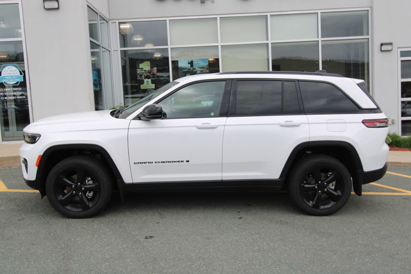 2024  Grand Cherokee ALTITUDE in Newfoundland and Labrador, Newfoundland and Labrador - 2 - w1024h768px