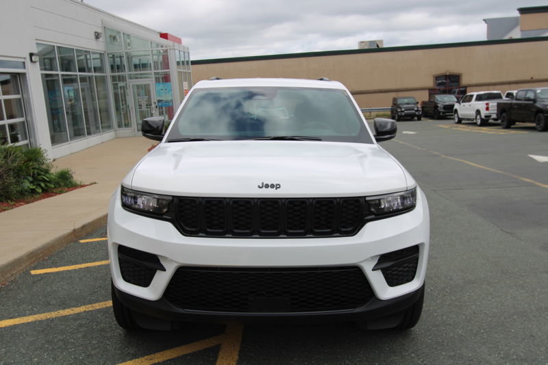 2024  Grand Cherokee ALTITUDE in Newfoundland and Labrador, Newfoundland and Labrador - 5 - w1024h768px