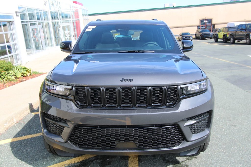 2024  Grand Cherokee ALTITUDE in Newfoundland and Labrador, Newfoundland and Labrador - 5 - w1024h768px