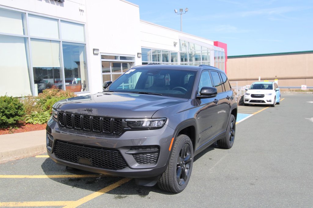 2024  Grand Cherokee ALTITUDE in Newfoundland and Labrador, Newfoundland and Labrador - 1 - w1024h768px