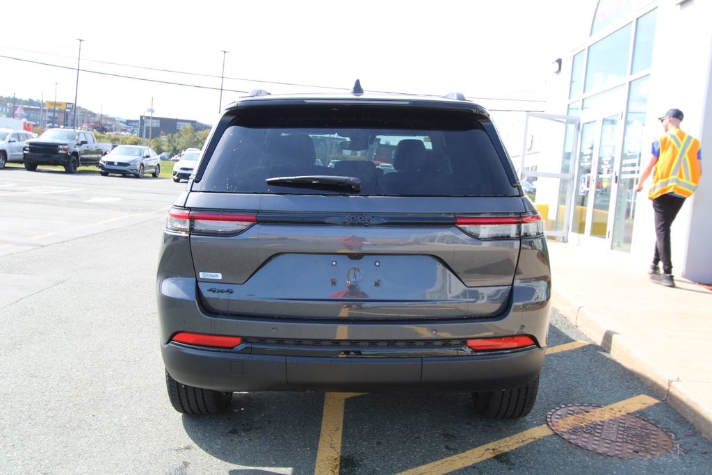 2024  Grand Cherokee ALTITUDE in Newfoundland and Labrador, Newfoundland and Labrador - 3 - w1024h768px