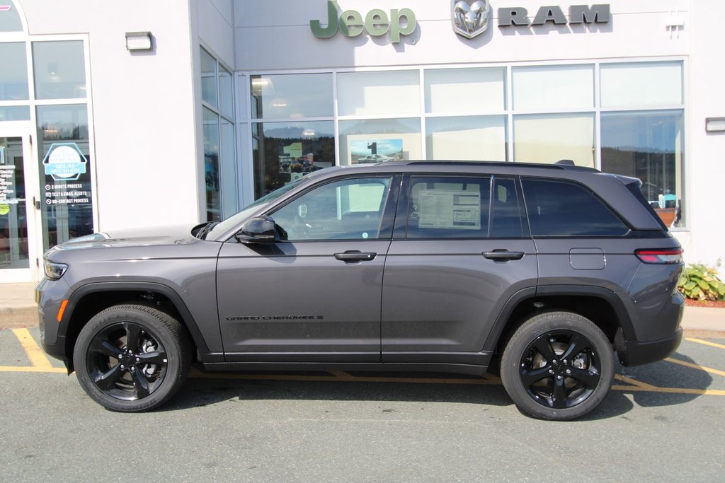 2024  Grand Cherokee ALTITUDE in Newfoundland and Labrador, Newfoundland and Labrador - 2 - w1024h768px