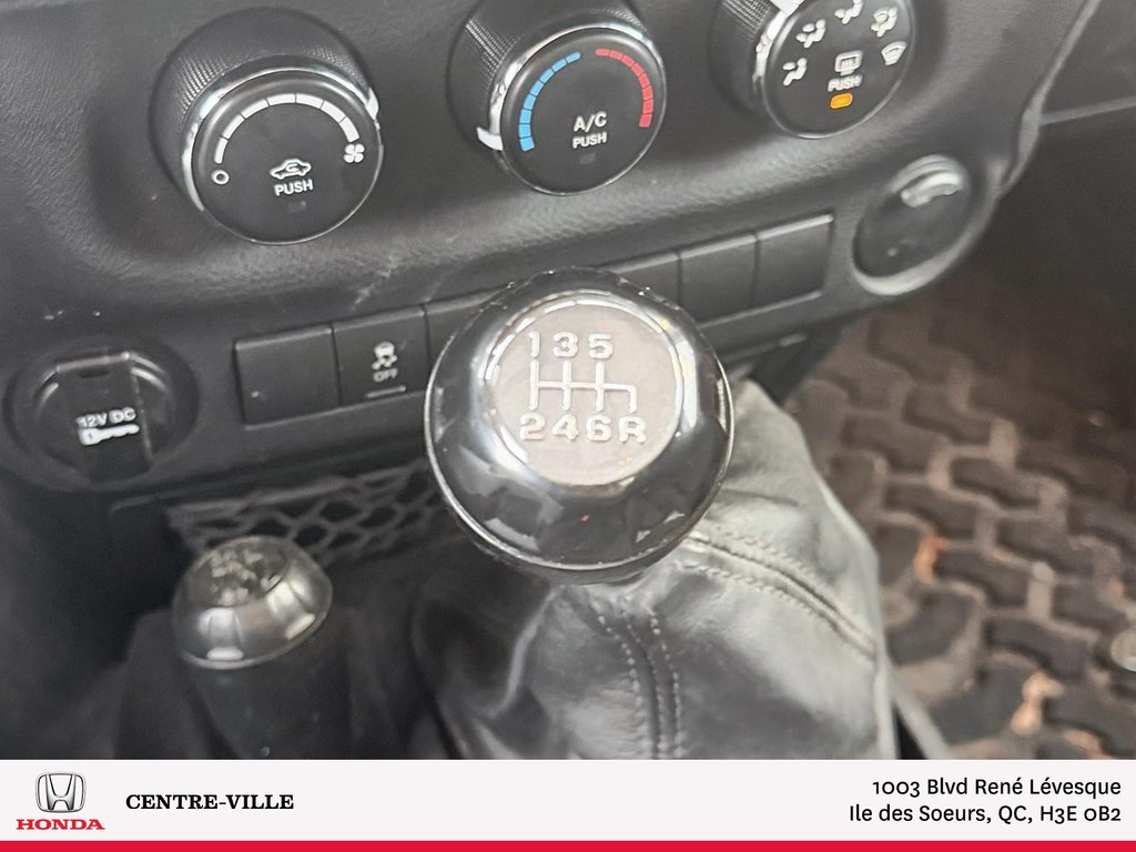 2013 Jeep Wrangler Sport in Montreal, Quebec - 5 - w1024h768px