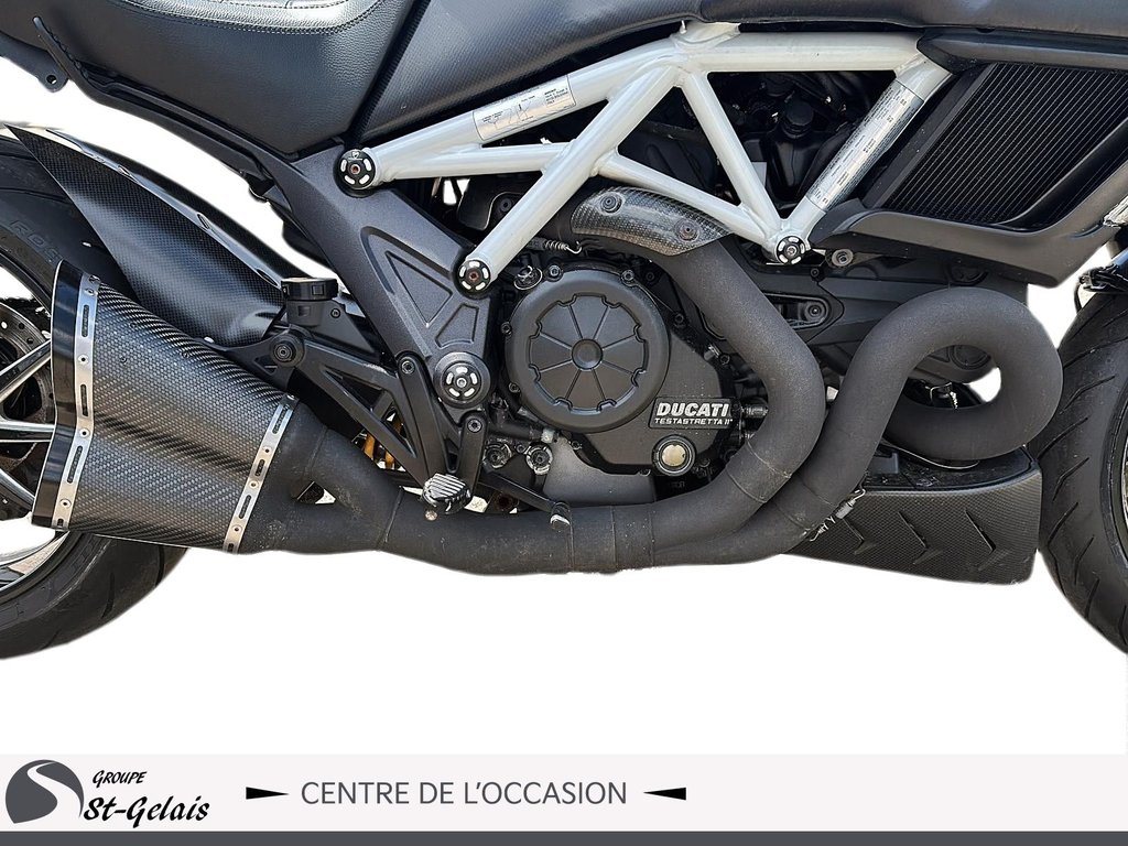 2015-2022 Ducati Diavel  2015 à La Malbaie, Québec - 4 - w1024h768px