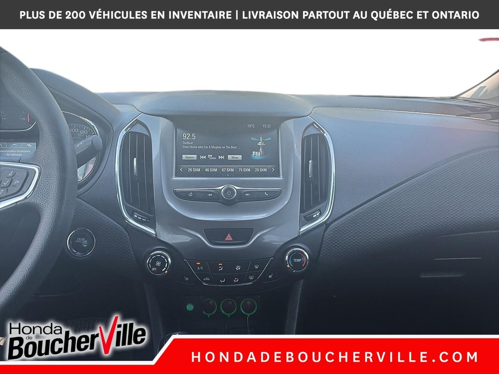 2017 Chevrolet Cruze LT in Terrebonne, Quebec - 31 - w1024h768px