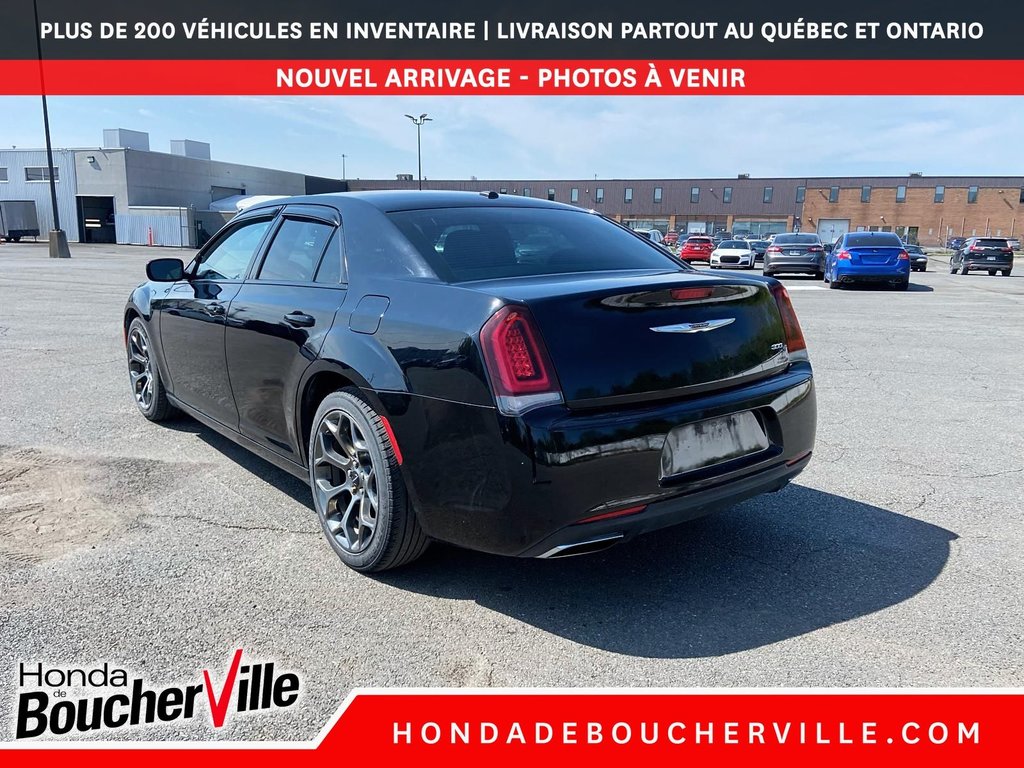 2016 Chrysler 300 300S in Terrebonne, Quebec - 13 - w1024h768px