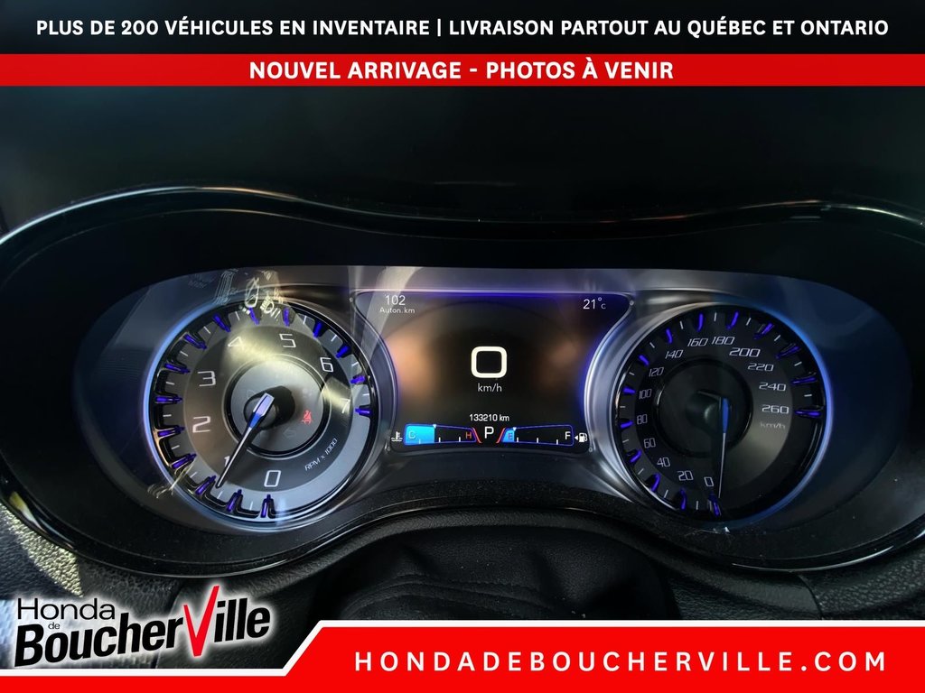 2016 Chrysler 300 300S in Terrebonne, Quebec - 25 - w1024h768px