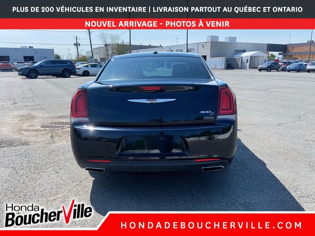 2016 Chrysler 300 300S in Terrebonne, Quebec - 11 - w1024h768px