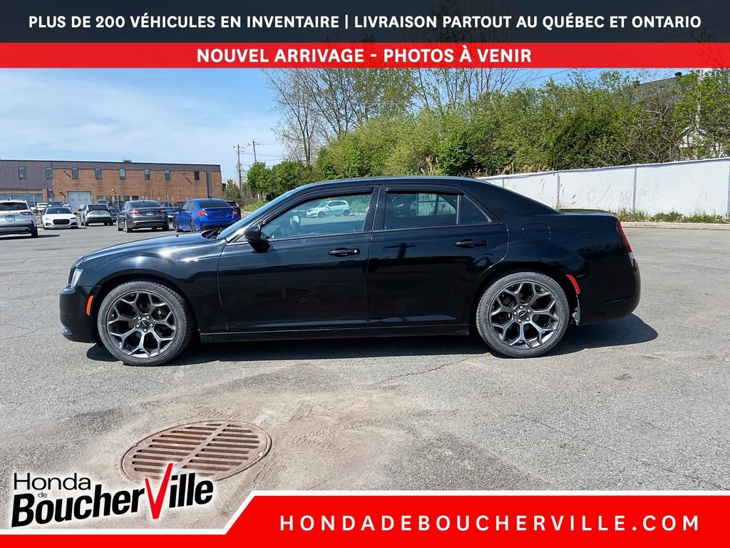2016 Chrysler 300 300S in Terrebonne, Quebec - 15 - w1024h768px