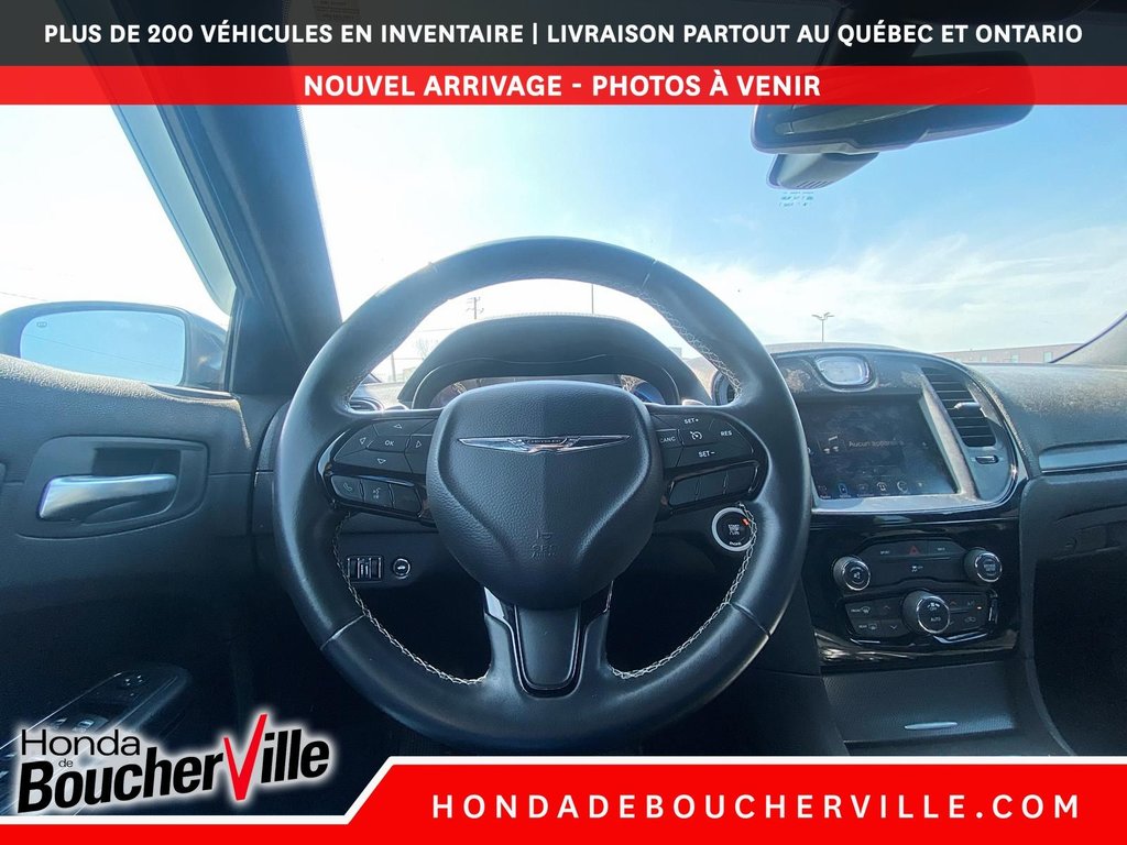 2016 Chrysler 300 300S in Terrebonne, Quebec - 19 - w1024h768px