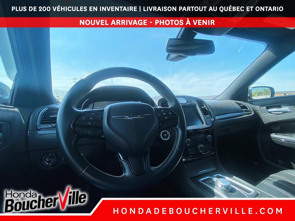 2016 Chrysler 300 300S in Terrebonne, Quebec - 17 - w1024h768px