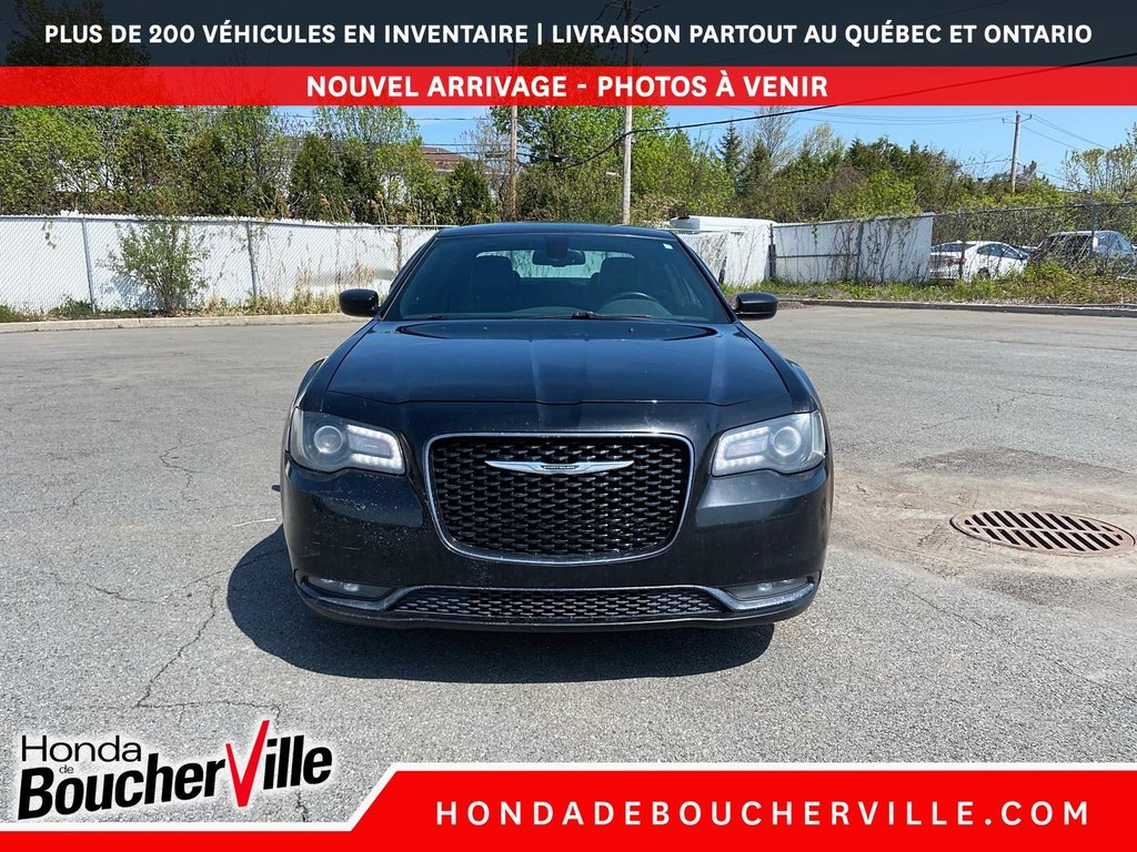 2016 Chrysler 300 300S in Terrebonne, Quebec - 3 - w1024h768px