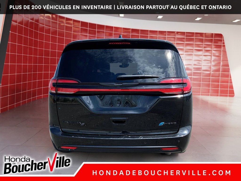 2022 Chrysler Pacifica Hybrid Limited S in Terrebonne, Quebec - 11 - w1024h768px
