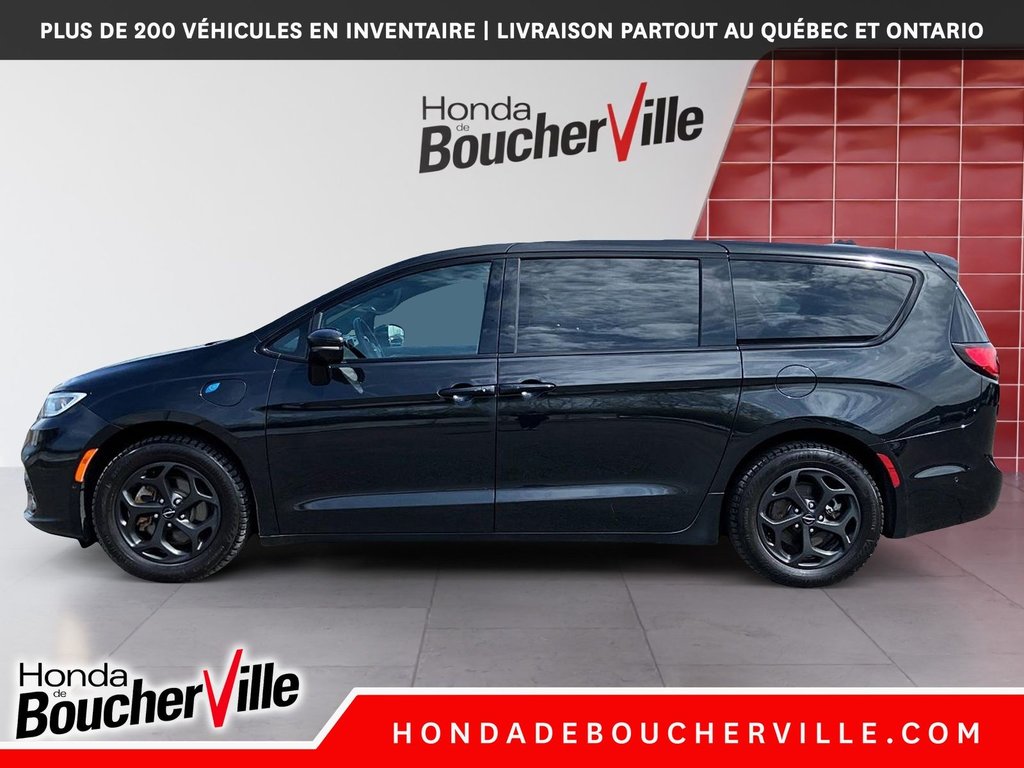 2022 Chrysler Pacifica Hybrid Limited S in Terrebonne, Quebec - 15 - w1024h768px