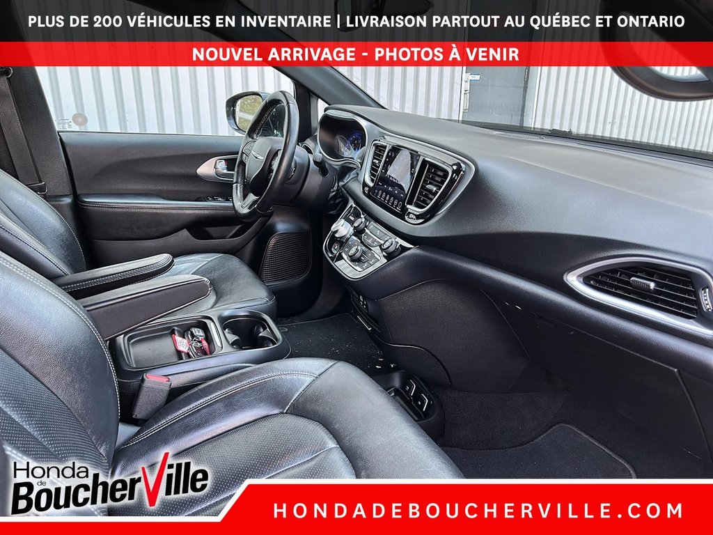 2018 Chrysler Pacifica Touring-L Plus in Terrebonne, Quebec - 13 - w1024h768px