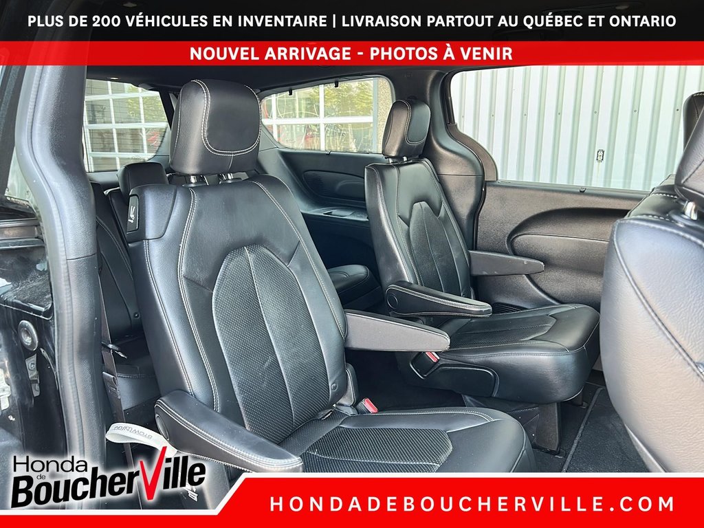 2018 Chrysler Pacifica Touring-L Plus in Terrebonne, Quebec - 11 - w1024h768px