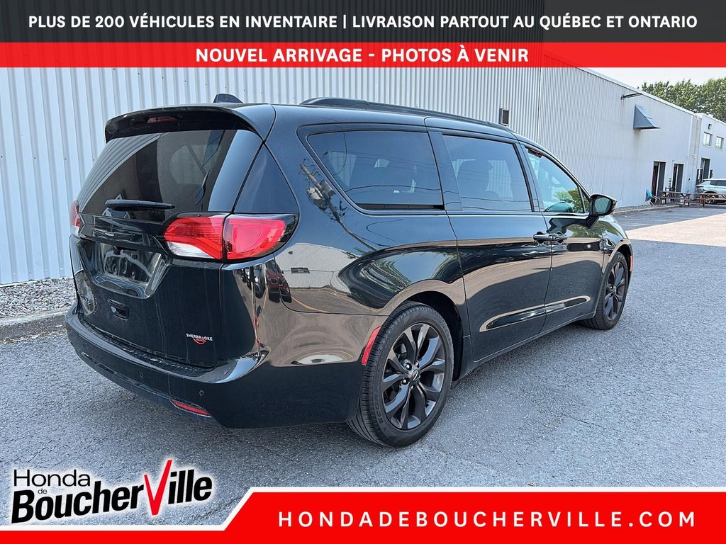 2018 Chrysler Pacifica Touring-L Plus in Terrebonne, Quebec - 9 - w1024h768px