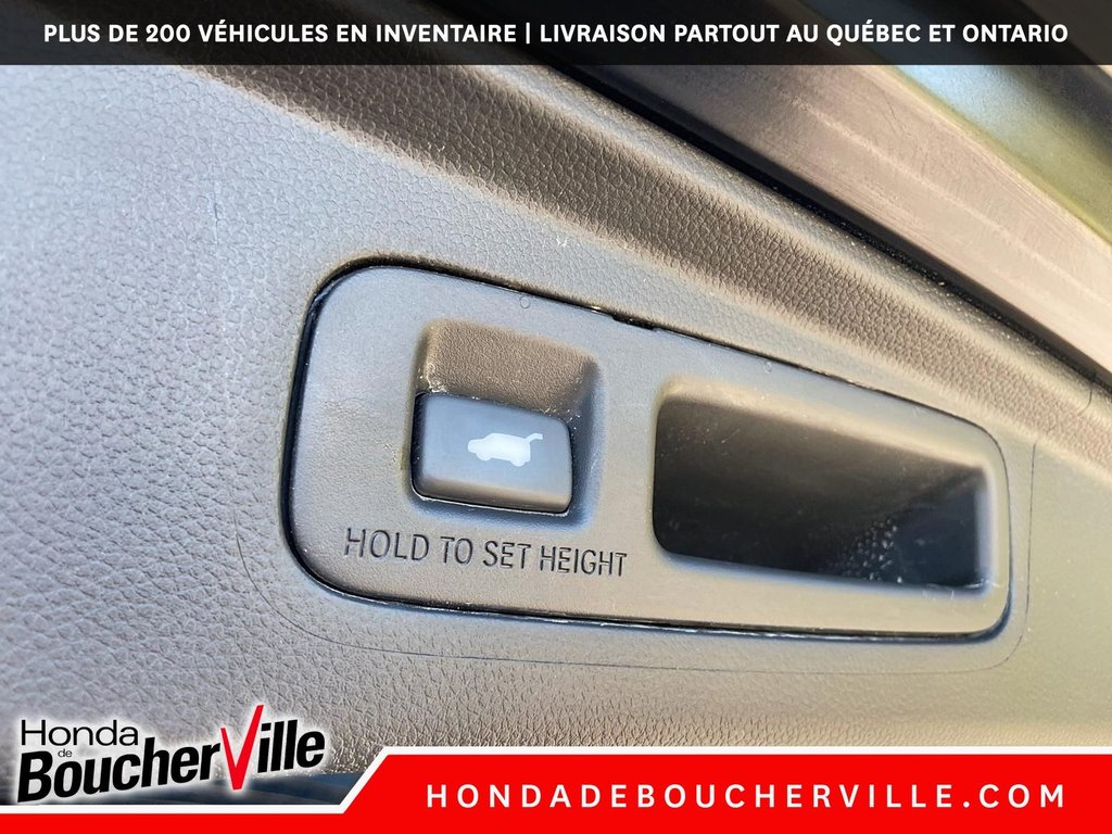 2024 Honda CR-V HYBRID Touring in Terrebonne, Quebec - 23 - w1024h768px