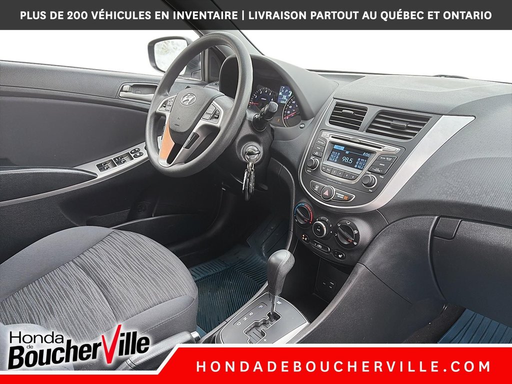 2016 Hyundai Accent SE in Terrebonne, Quebec - 23 - w1024h768px