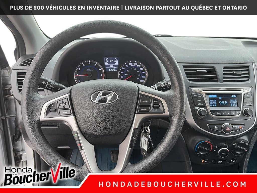 2016 Hyundai Accent SE in Terrebonne, Quebec - 25 - w1024h768px