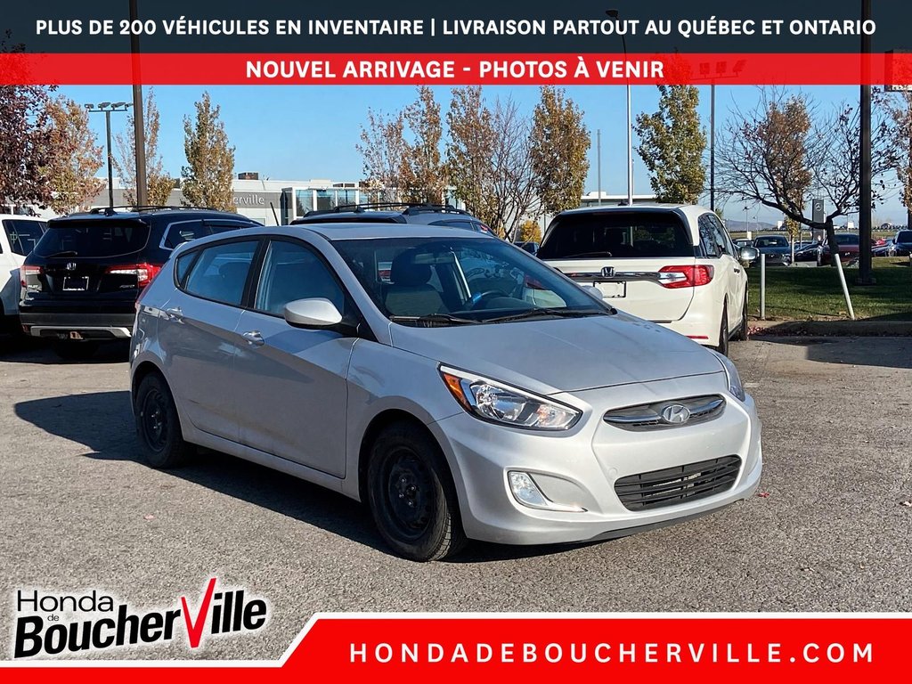 Hyundai Accent SE 2017 à Terrebonne, Québec - 3 - w1024h768px