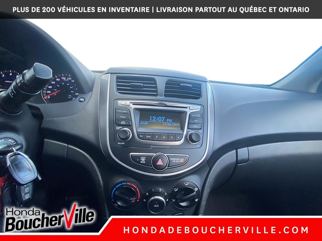2017 Hyundai Accent SE in Terrebonne, Quebec - 24 - w1024h768px