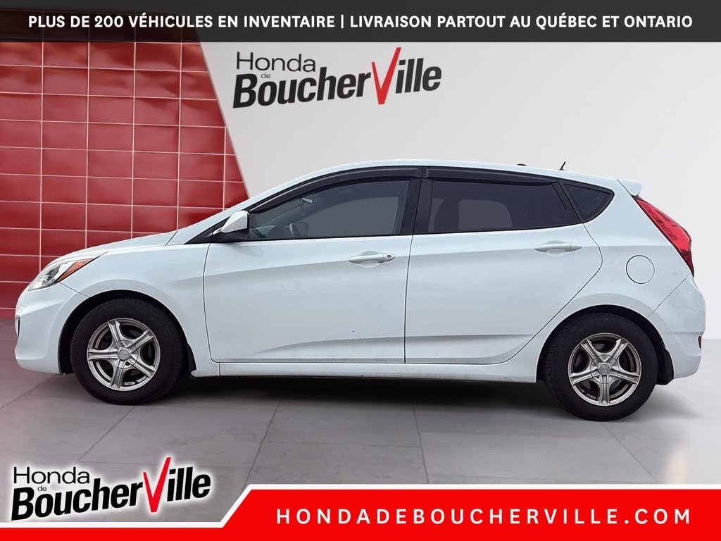 Hyundai Accent SE 2017 à Terrebonne, Québec - 3 - w1024h768px
