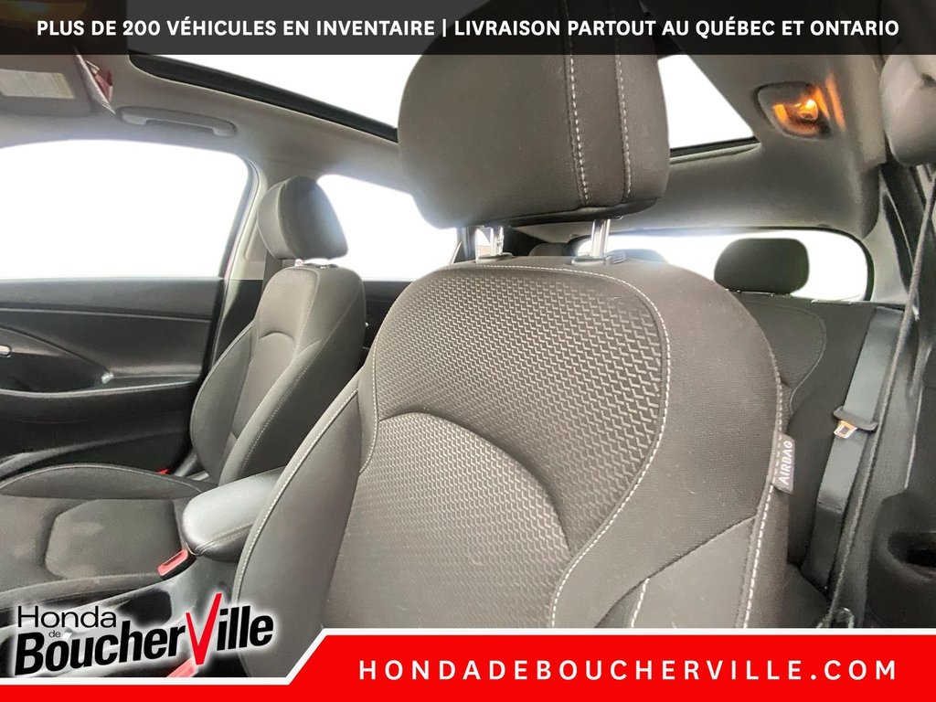 2019 Hyundai Elantra GT Luxury in Terrebonne, Quebec - 23 - w1024h768px