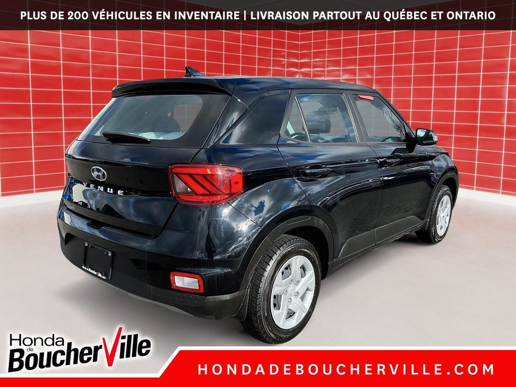 2022 Hyundai Venue Essential in Terrebonne, Quebec - 9 - w1024h768px