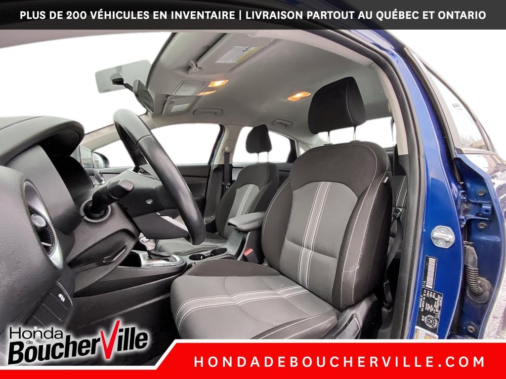 2023 Kia Forte LX in Terrebonne, Quebec - 17 - w1024h768px