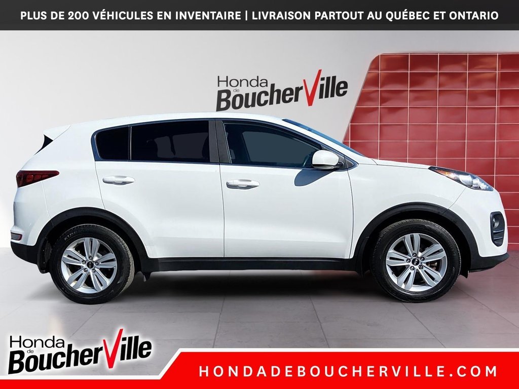 2017 Kia Sportage LX in Terrebonne, Quebec - 5 - w1024h768px