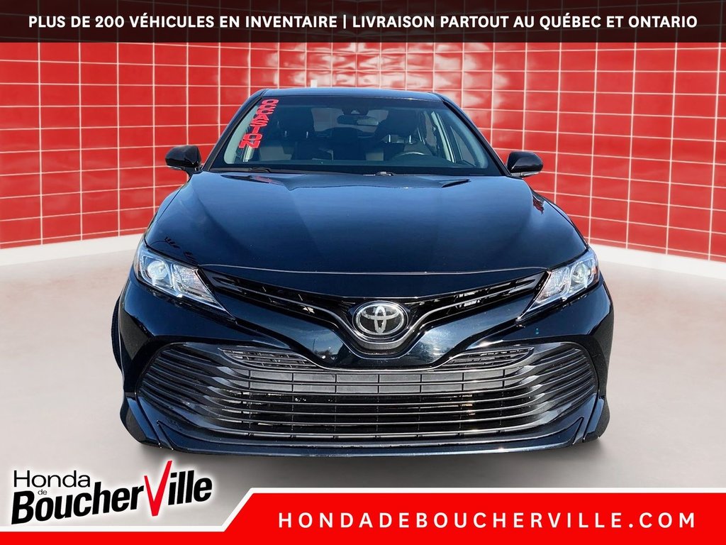 2018 Toyota Camry LE in Terrebonne, Quebec - 3 - w1024h768px