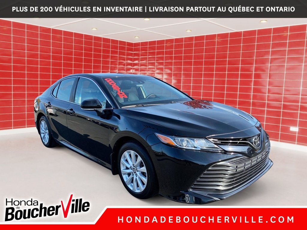 2018 Toyota Camry LE in Terrebonne, Quebec - 5 - w1024h768px