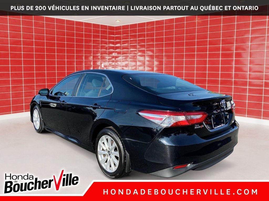 2018 Toyota Camry LE in Terrebonne, Quebec - 11 - w1024h768px