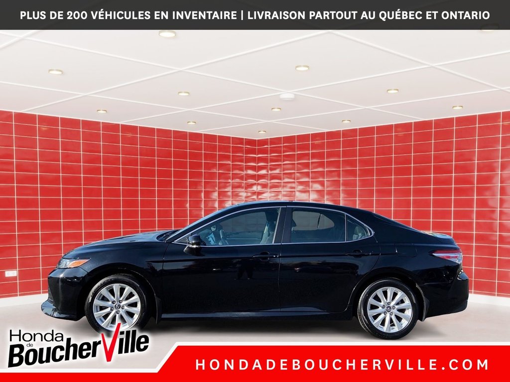 2018 Toyota Camry LE in Terrebonne, Quebec - 15 - w1024h768px