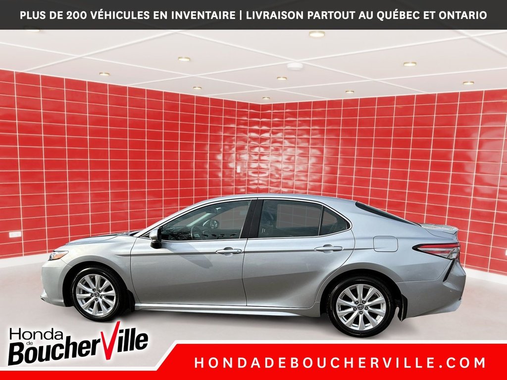 2018 Toyota Camry SE in Terrebonne, Quebec - 9 - w1024h768px