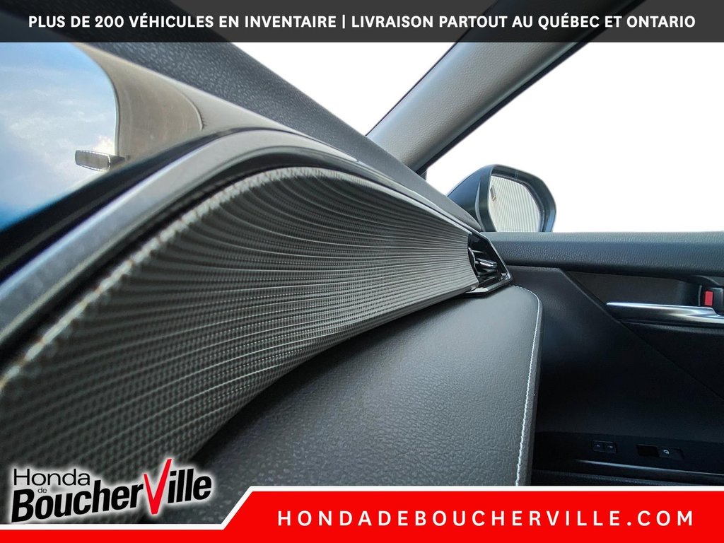 2020 Toyota Camry SE Upgrade in Terrebonne, Quebec - 33 - w1024h768px