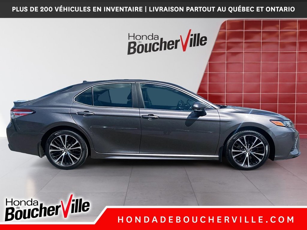 2020 Toyota Camry SE Upgrade in Terrebonne, Quebec - 7 - w1024h768px