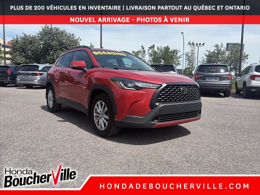 2022 Toyota Corolla Cross LE in Terrebonne, Quebec - 11 - w1024h768px