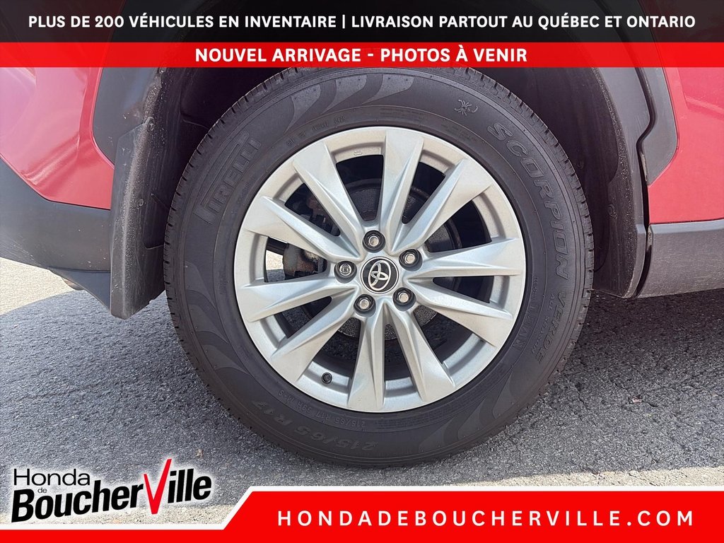 2022 Toyota Corolla Cross LE in Terrebonne, Quebec - 15 - w1024h768px