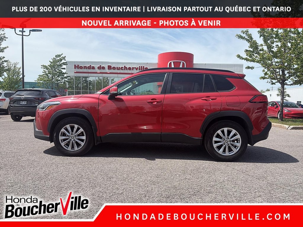 2022 Toyota Corolla Cross LE in Terrebonne, Quebec - 3 - w1024h768px