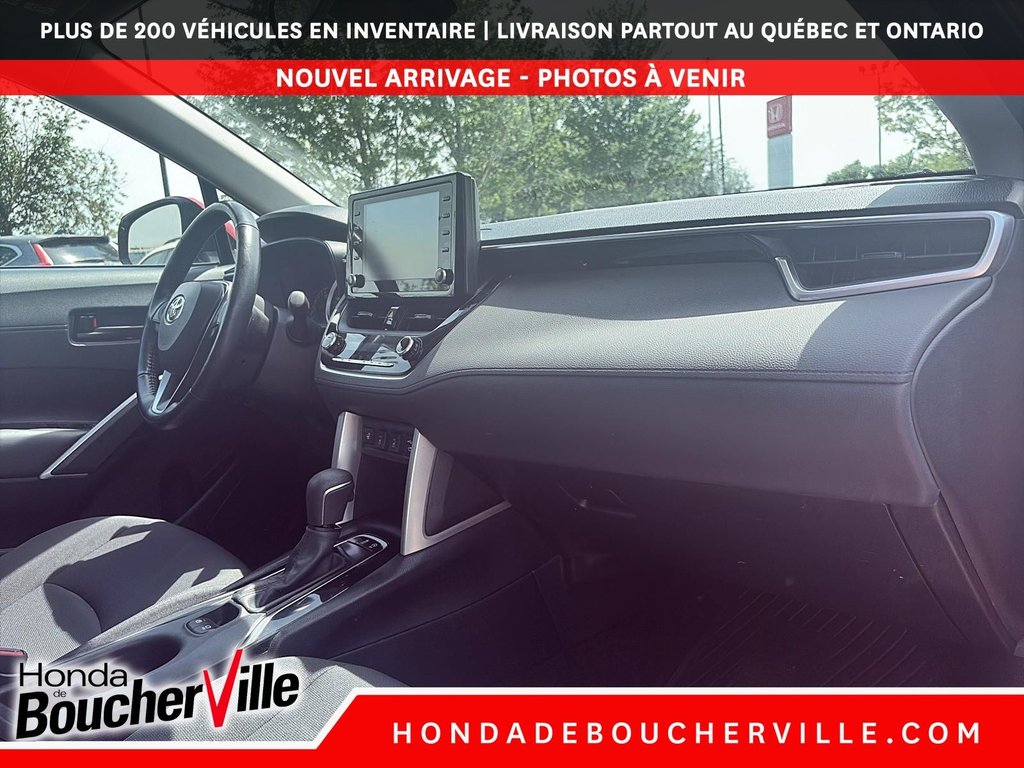 2022 Toyota Corolla Cross LE in Terrebonne, Quebec - 21 - w1024h768px