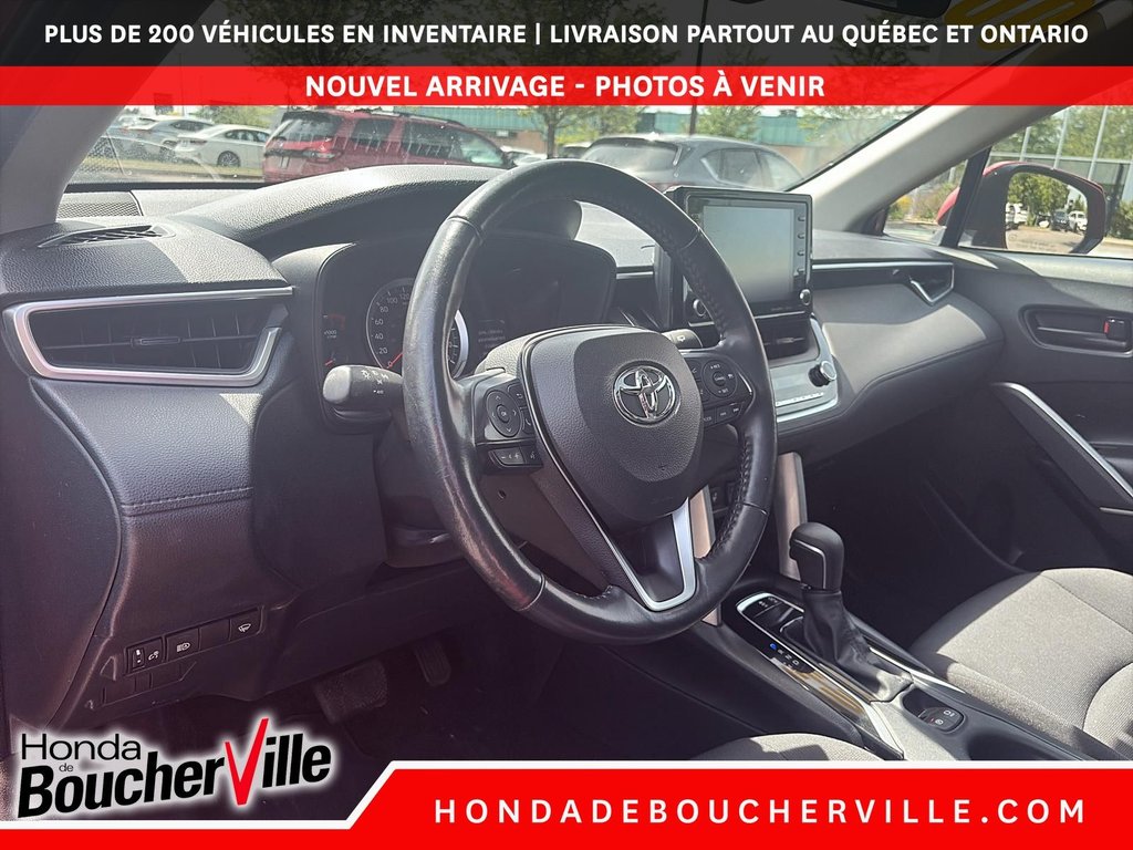 2022 Toyota Corolla Cross LE in Terrebonne, Quebec - 23 - w1024h768px